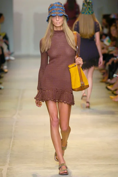 Look 18